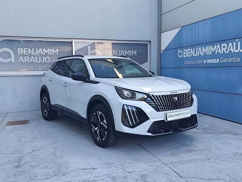 Branco Usado 2024 Peugeot 2008 Allure SUV | € 27.900 - Imagem 1/4