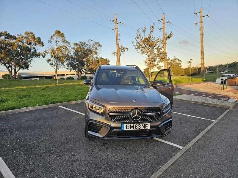 Usado Mercedes GLB200 163 HP (119 kW) 2024 Cinzento SUV