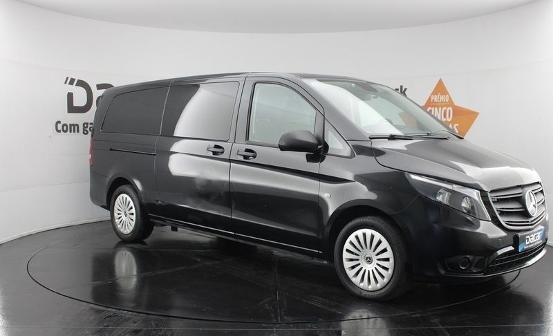 Preto Usado 2022 Mercedes Vito Monovolume | € 48.099 - Imagem 1/4