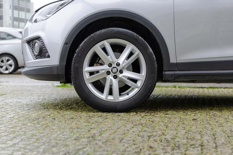 Usado Seat Arona 110 HP (80 kW) 2020 Cinzento SUV