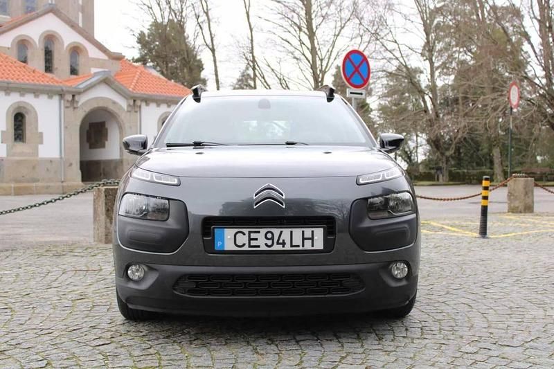 Usado Citroën C4 Cactus 100 HP (73 kW) 2015 Cinzento Citadino