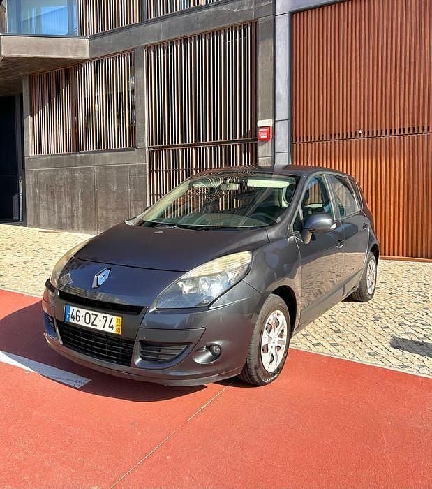Usado 2011 Renault Scénic III Monovolume | € 2.950 (Super Preço) - Imagem 1/4