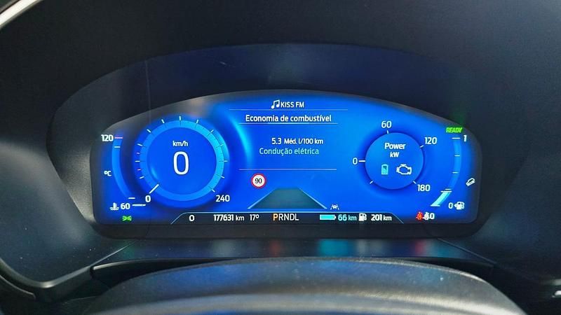 Usado Ford Kuga 225 HP (165 kW) 2021 Azul SUV