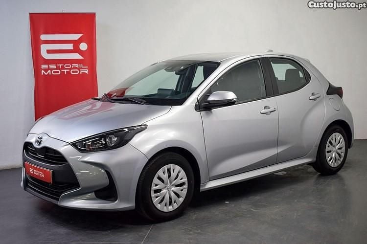 Cinza Usado 2022 Toyota Yaris Hybrid Comfort Citadino | € 19.500 (Preço justo) - Imagem 1/1