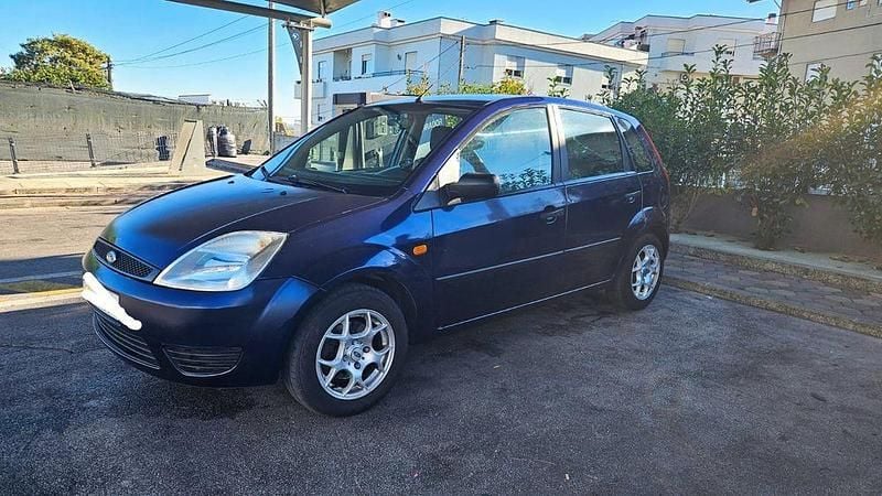 Usado 2003 Ford Fiesta Citadino | € 2.800 (Caro) - Imagem 1/4