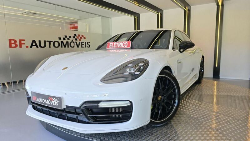 Branco Usado 2017 Porsche Panamera 4 Sedan | € 69.500 (Caro) - Imagem 1/4