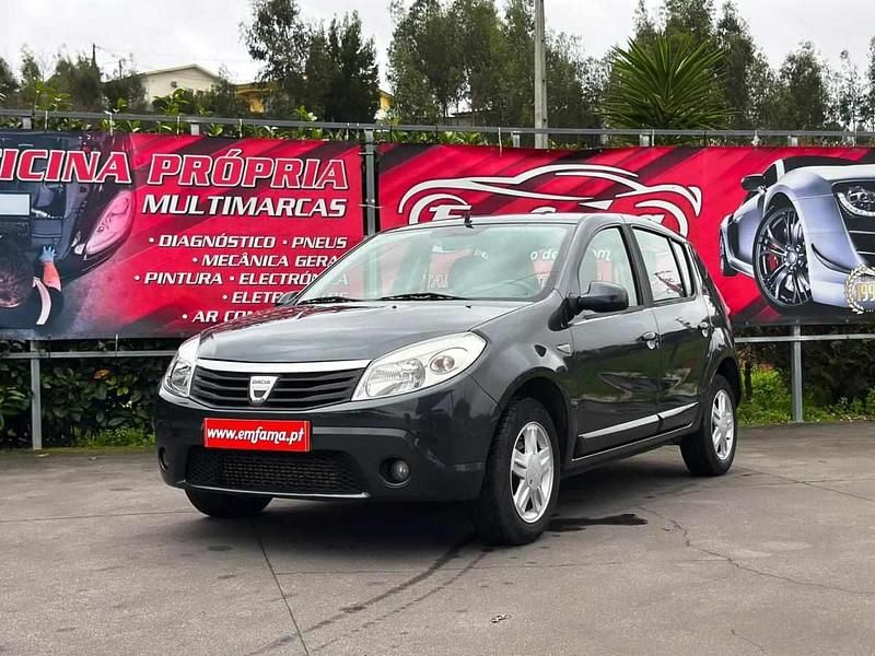 Usado Dacia Sandero Comfort 68 HP (50 kW) 2009 Cinzento