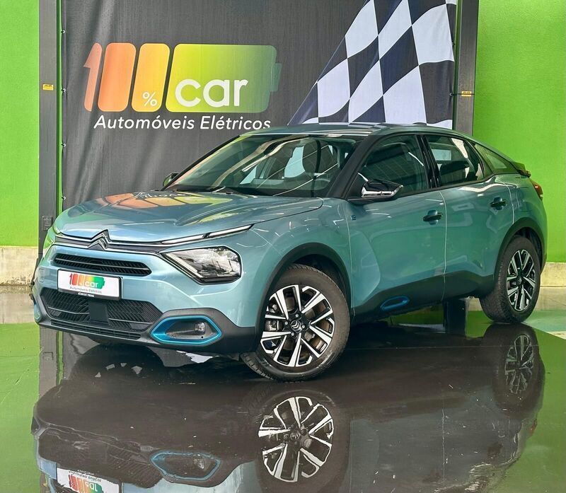 Azul Usado 2023 Citroën e-C4 Feel Sedan | € 23.250 (Bom preço) - Imagem 1/4