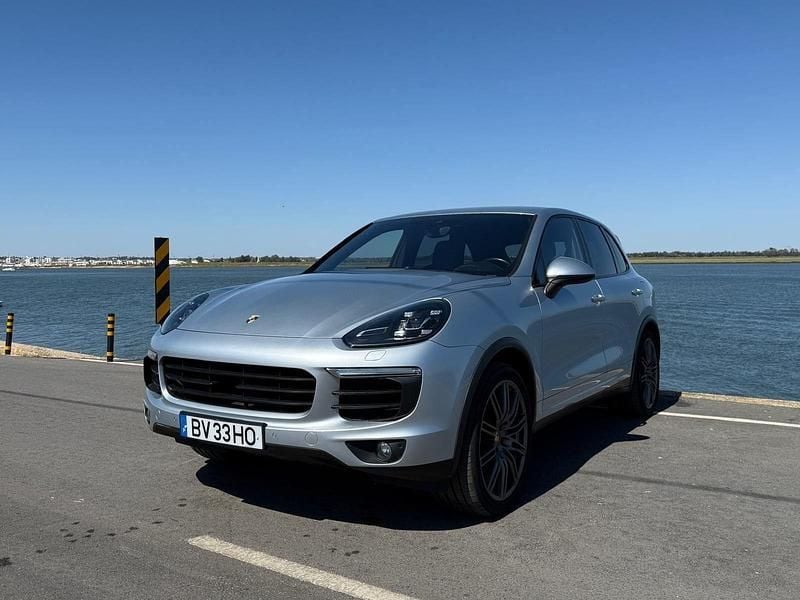 Cinza Usado 2015 Porsche Cayenne S E-Hybrid SUV | € 41.500 - Imagem 1/4