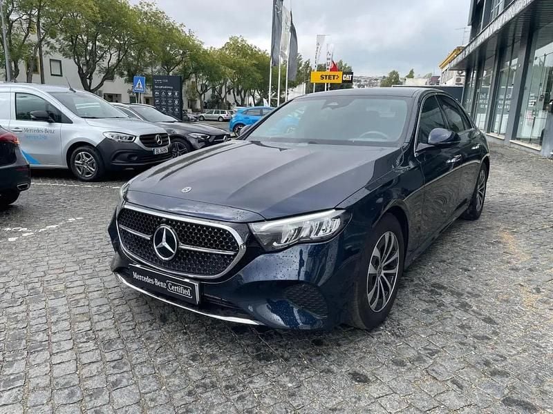 Azul Usado 2024 Mercedes E220 Advanced Sedan | € 53.900 (Preço elevado) - Imagem 1/4