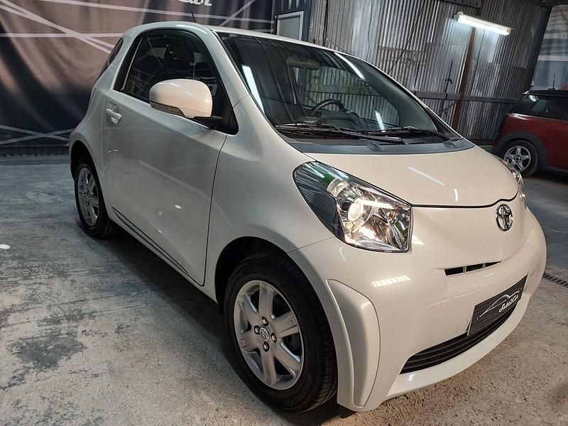 Usado Toyota iQ 68 HP (50 kW) 2009 Branco Citadino