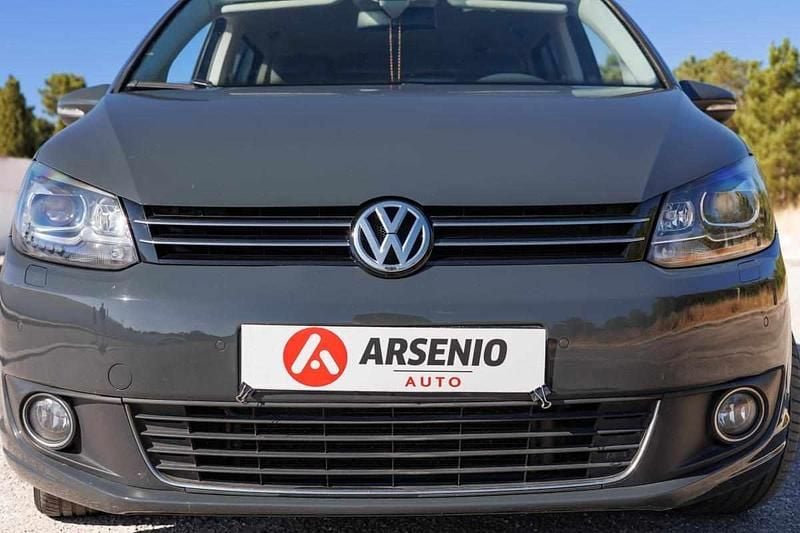 Usado VW Touran 140 HP (102 kW) 2015 Cinzento Monovolume