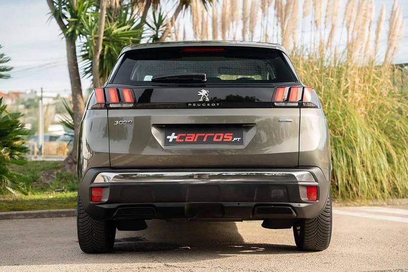 Usado Peugeot 3008 130 HP (95 kW) 2017 Cinzento SUV