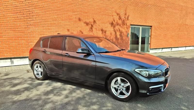 Cinzento Usado 2015 BMW 116 Advantage Citadino | € 12.500 (Preço justo) - Imagem 1/4