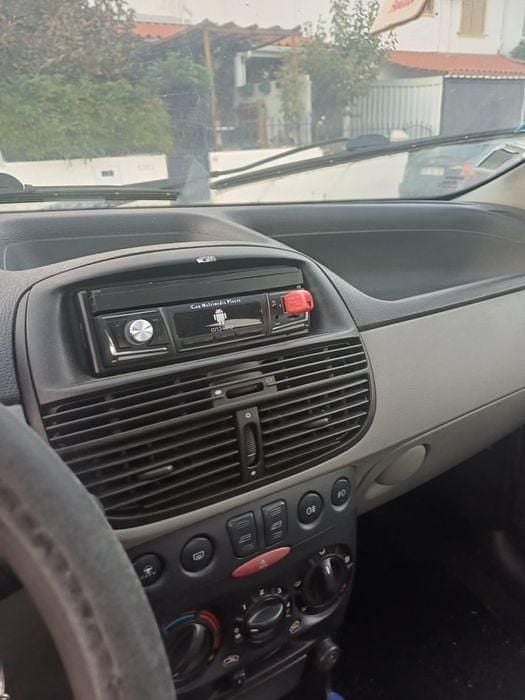 Usado 2001 Fiat Punto Sedan | € 1.000 (Bom preço) - Imagem 1/4