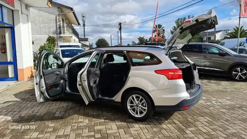 Usado Ford Focus Trend+ 120 HP (88 kW) 2016 Cinza prata Carrinha