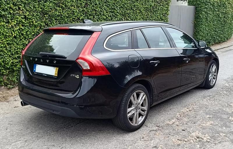 Usado Volvo V60 Momentum 115 HP (84 kW) 2012 Preto Carrinha