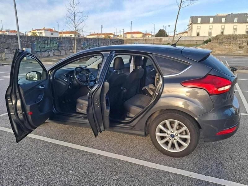 Usado Ford Focus 125 HP (91 kW) 2016 Cinzento