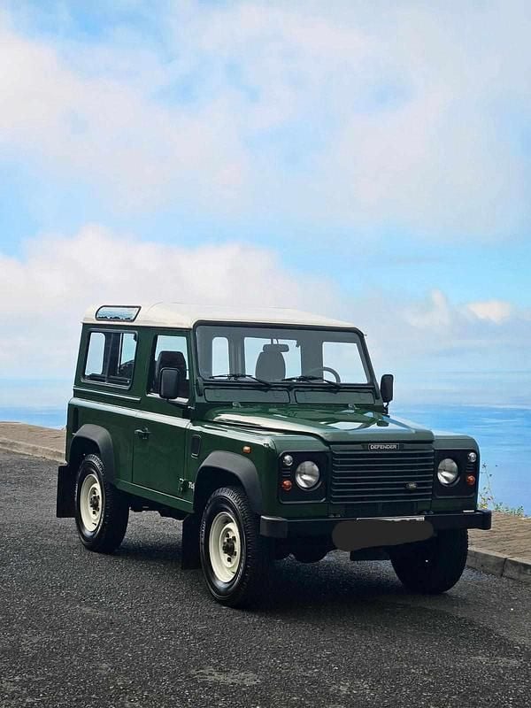 Usado Land Rover Defender 122 HP (89 kW) 2000 Verde Citadino
