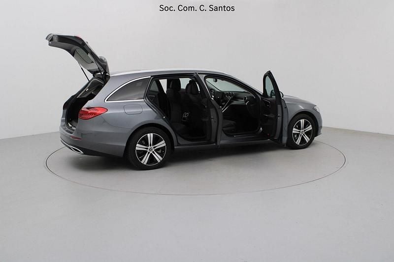 Usado Mercedes C300 Avantgarde 197 HP (144 kW) 2024 Cinza Carrinha