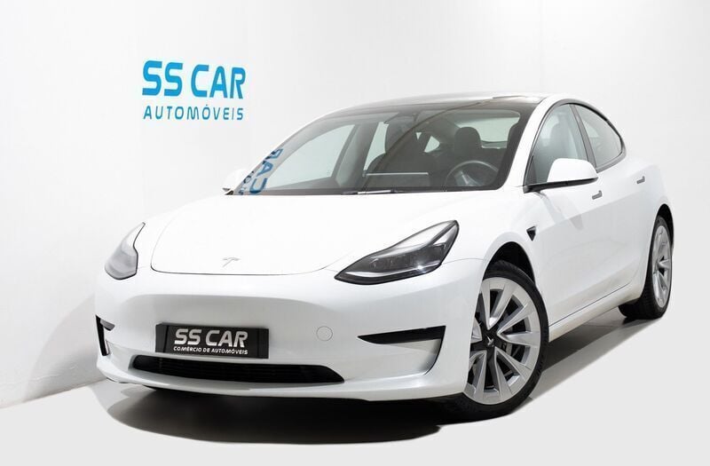 Branco Usado 2022 Tesla Model 3 Sedan | € 28.890 (Bom preço) - Imagem 1/4