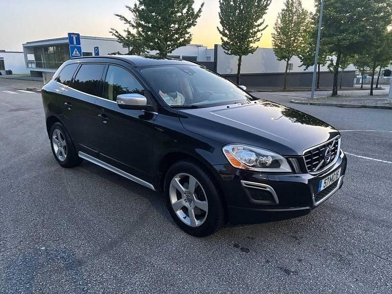 Preto Usado 2012 Volvo XC60 R-Design SUV | € 17.400 (Preço justo) - Imagem 1/4