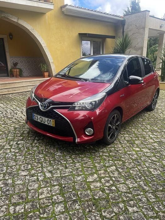 Usado 2016 Toyota Yaris Hybrid Sedan | € 13.950 (Preço justo) - Imagem 1/4
