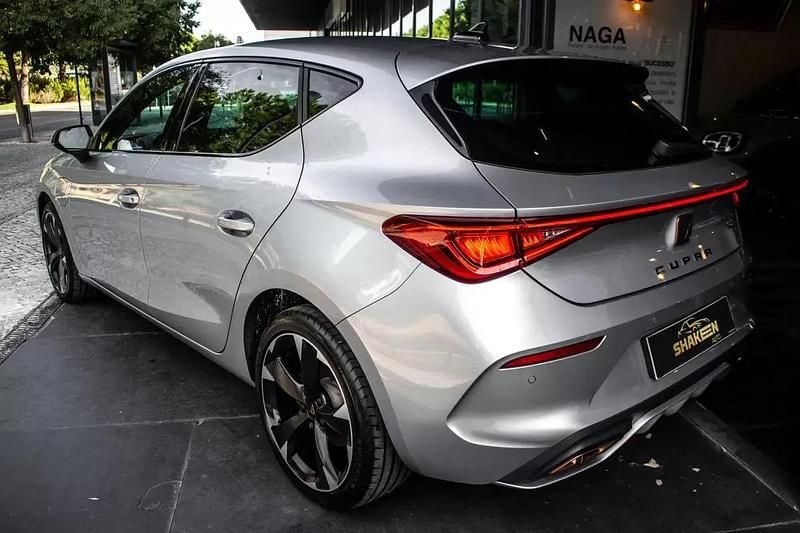 Usado Cupra Leon VZ 245 HP (180 kW) 2022 Cinza antracite Citadino