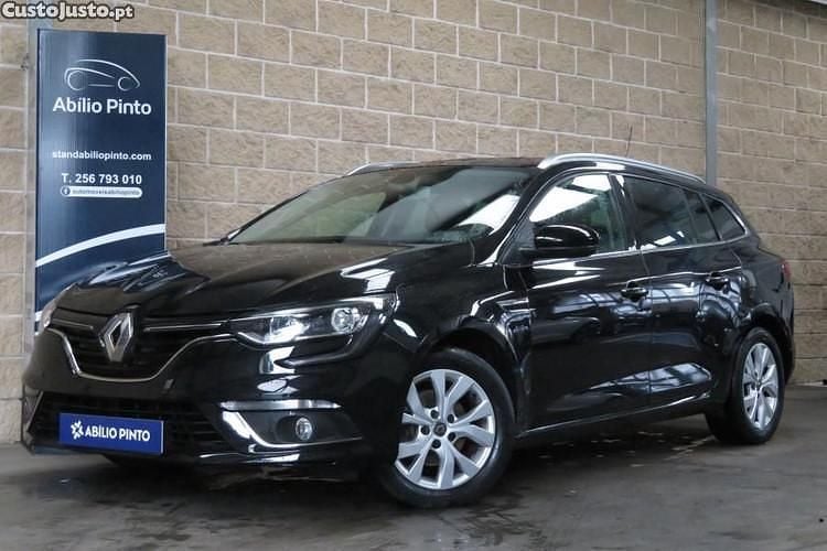 Usado Renault Mégane IV LIMITED 115 HP (84 kW) 2021 Preto Sedan