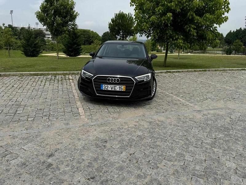Usado Audi A3 Design 116 HP (85 kW) 2018 Preto Carrinha