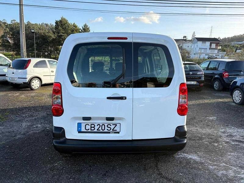 Usado Peugeot Partner 90 HP (66 kW) 2011 Branco