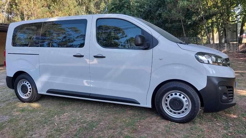 Branco Novo 2025 Peugeot e-Traveller Monovolume | € 40.900 - Imagem 1/4
