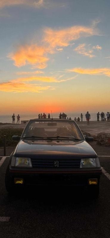 Azul Usado 1992 Peugeot 205 Cabrios | € 9.000 - Imagem 1/4