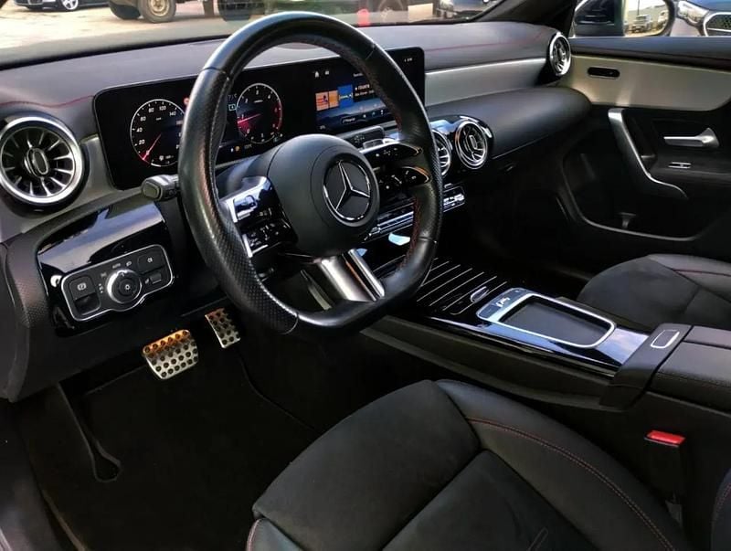 Usado Mercedes CLA180 Premium 116 HP (85 kW) 2023 Preto cosmos Sedan