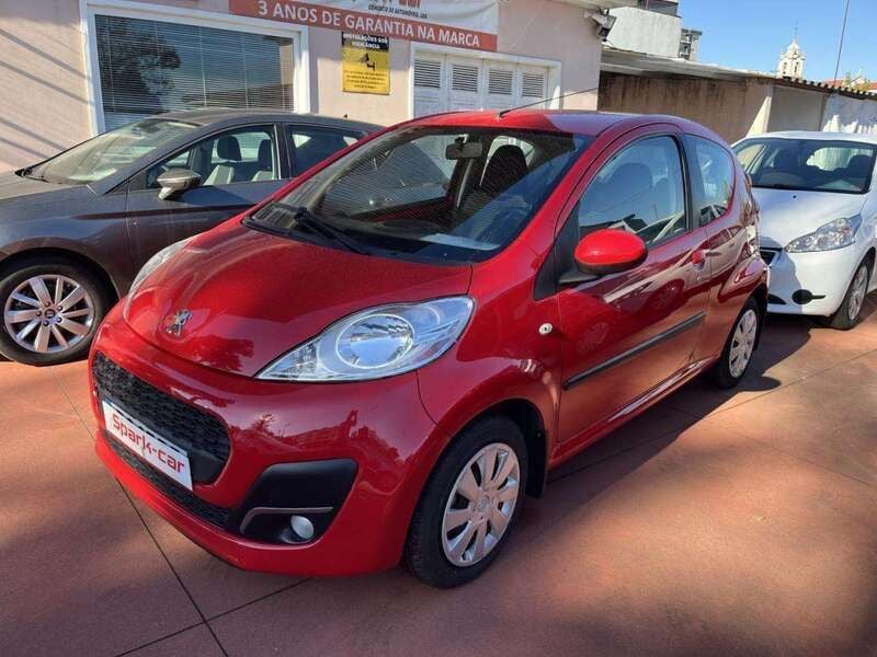 Vermelho Usado 2013 Peugeot 107 Active Citadino | € 6.990 - Imagem 1/4
