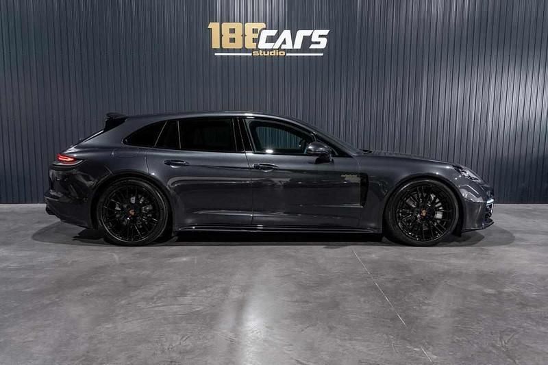 Usado Porsche Panamera Sport Turismo 462 HP (339 kW) 2021 Cinzento Sedan