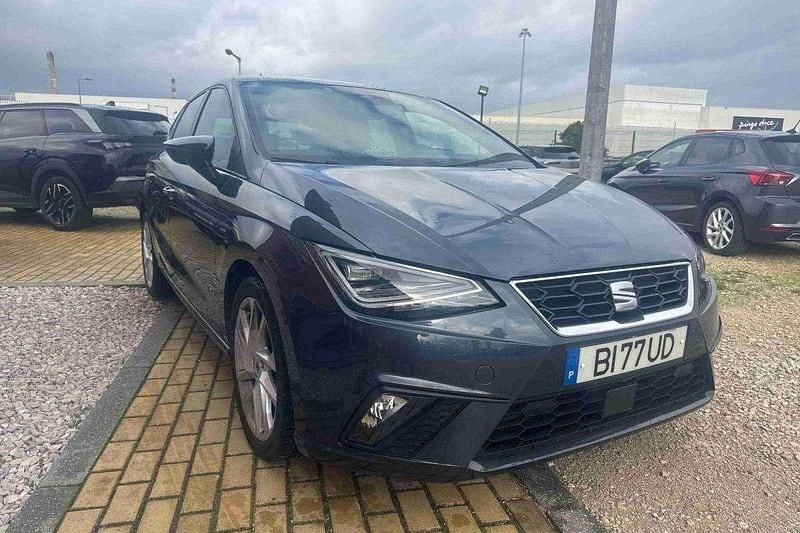 Cinzento Usado 2024 Seat Ibiza | € 17.700 (Preço justo) - Imagem 1/4