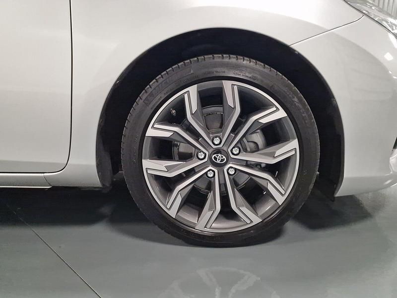 Usado Toyota Auris Active 90 HP (66 kW) 2015 Cinza Carrinha