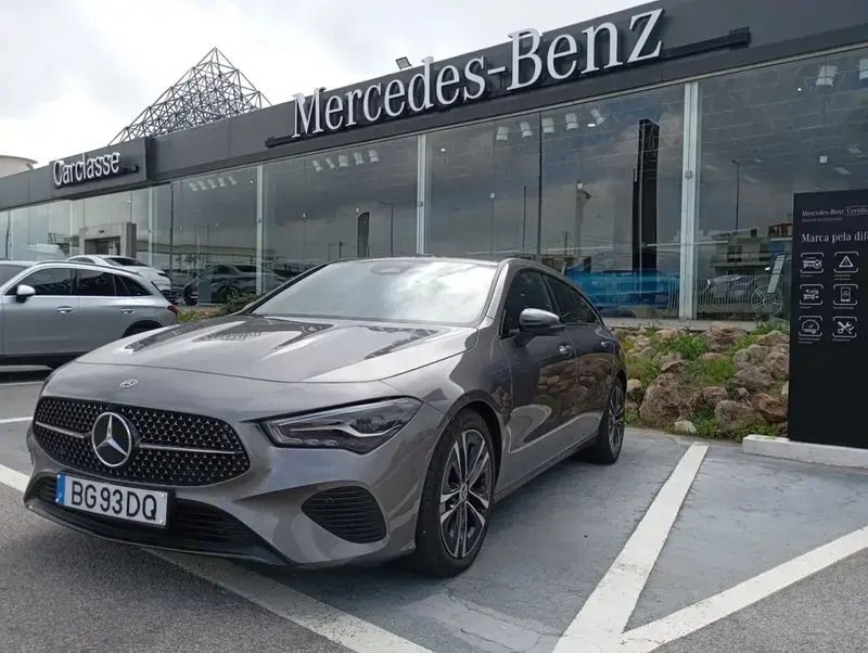 Cinza mountain Usado 2023 Mercedes CLA200 Shooting Brake Advanced Carrinha | € 42.990 (Caro) - Imagem 1/4