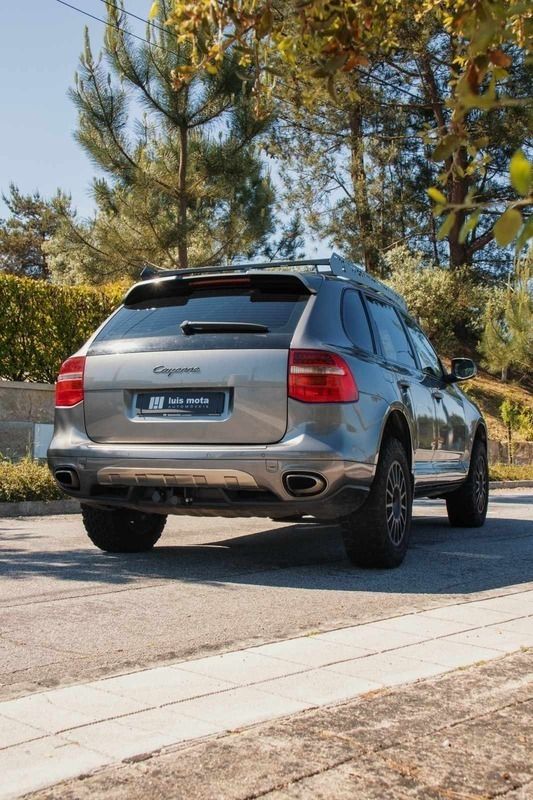 Cinza Usado 2009 Porsche Cayenne SUV | € 30.900 - Imagem 1/4
