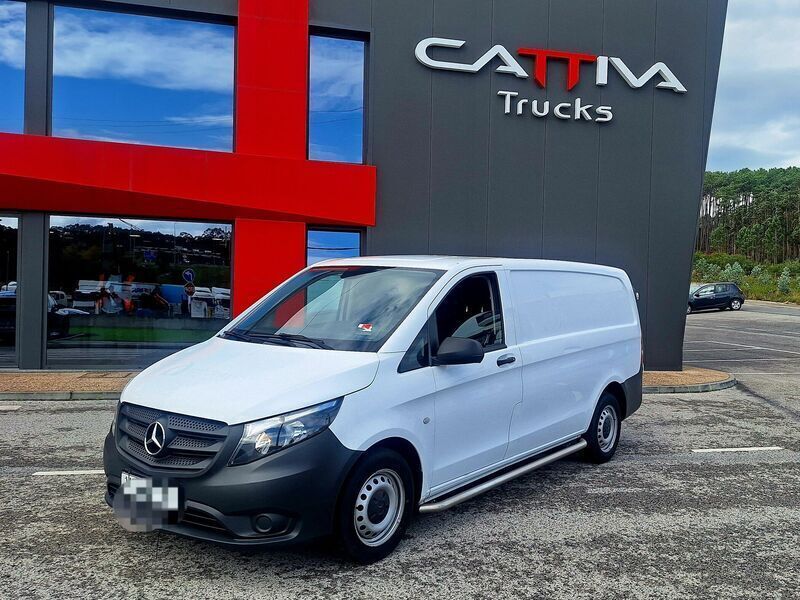Branco Usado 2021 Mercedes Vito Monovolume | € 21.000 - Imagem 1/4