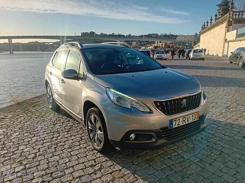 Usado Peugeot 2008 Style 102 HP (75 kW) 2016 Cinzento SUV