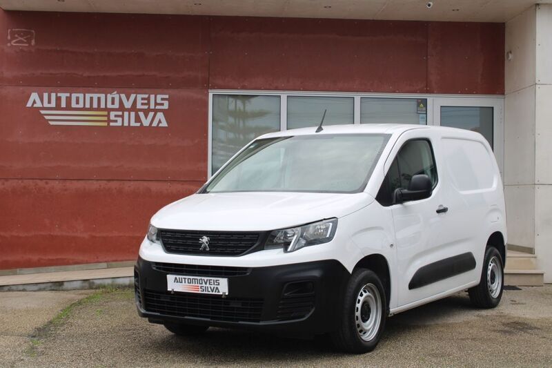 Branco Usado 2022 Peugeot Partner Premium Monovolume | € 14.990 (Preço justo) - Imagem 1/4