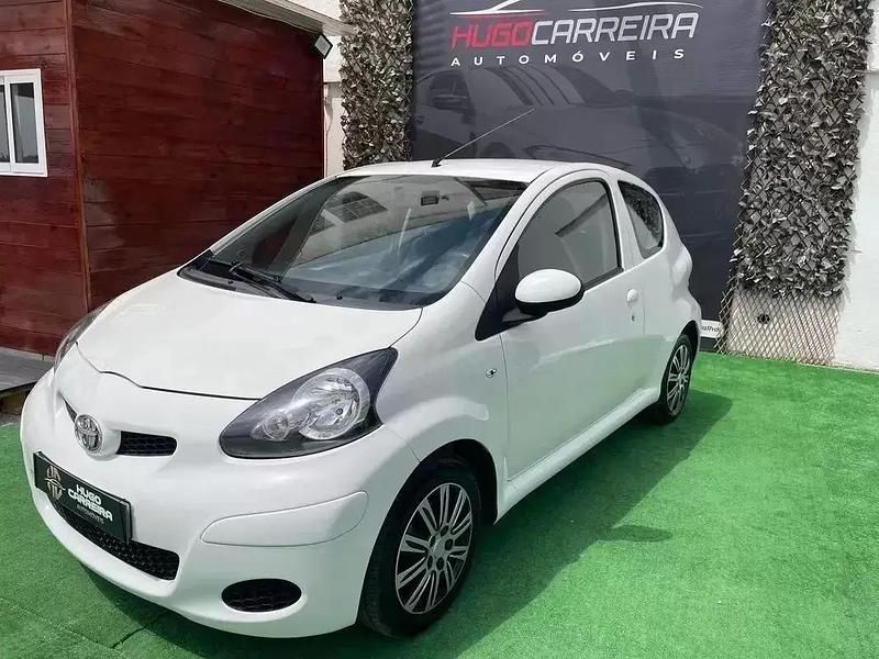 Usado Toyota Aygo 65 HP (47 kW) 2008 Branco Citadino