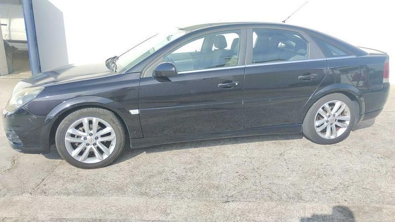 Usado 2006 Opel Vectra GTS Sedan | € 3.299 - Imagem 1/4