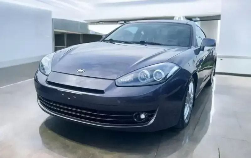 Usado Hyundai Tiburon 138 HP (101 kW) 2008 Cinza escuro Coupé