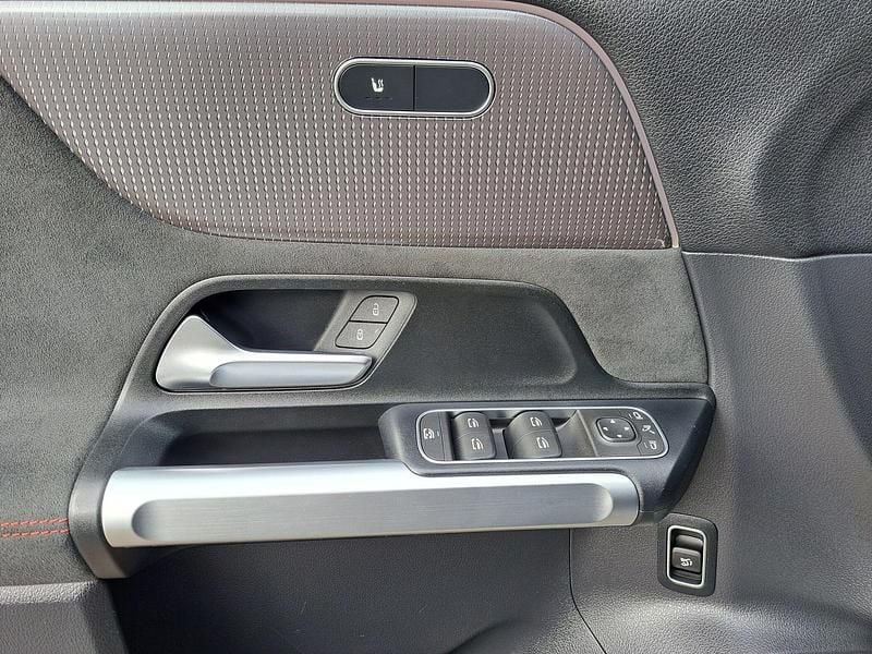 Usado Mercedes EQB250 AMG line 139 kW (190 HP) 2023 Preto SUV