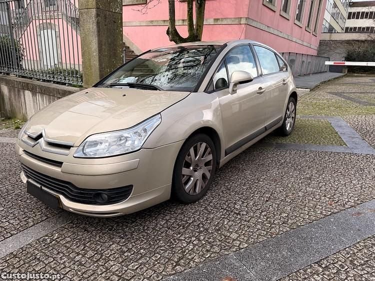 Usado Citroën C4 VTR Sport 90 HP (66 kW) 2005 Castanho Sedan