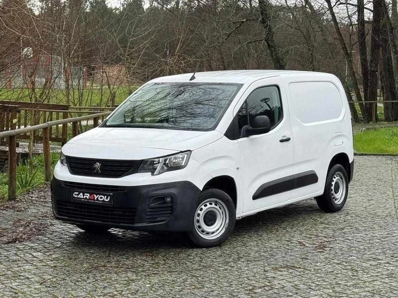 Branco Usado 2021 Peugeot Partner Premium Monovolume | € 16.990 (Preço justo) - Imagem 1/4