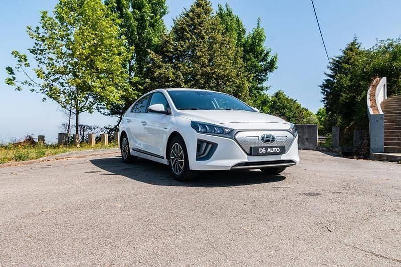 Branco Usado 2020 Hyundai Ioniq Sedan | € 19.500 (Preço justo) - Imagem 1/4